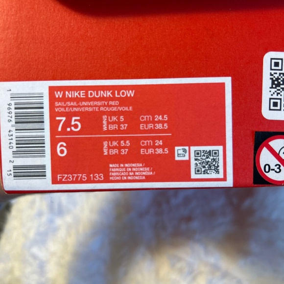 Nike Dunk- Brand New* - Picture 4 of 5
